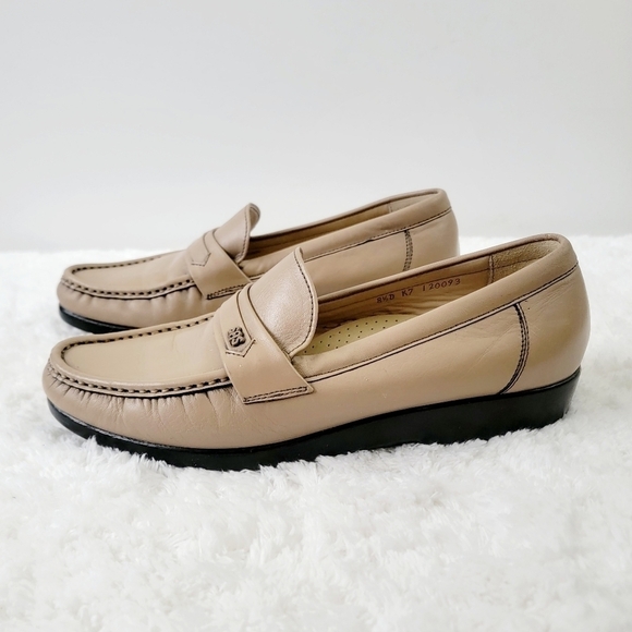 SAS Hand Sew Tan Genuine Leather Slip On Moccasin Loafers Women's Size 8.5 - Picture 5 of 7